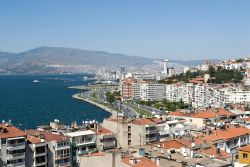 Smirne la terza città della Turchia per abitanti: vista della città e del golfo di Izmir - © GONUL KOKAL / Shutterstock.com