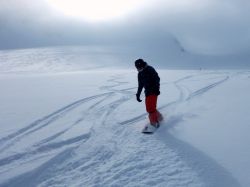 Snowboard freeride a Stubai: in fuori pista sul ghiacciaio (Austria).