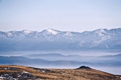 I monti del Rila, nella foto visti dal Monte Vitosha, sono solo una delle destinazioni naturalistiche intorno a Sofia, capitale della Bulgaria. Una splendida corolla di monti cinge la città, ...