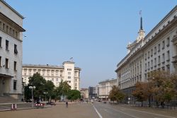 Le strade e le piazze di Sofia, capitale della Bulgaria, sono a misura d'uomo: il centro si percorre comodamente a piedi e non è difficile cogliere il meglio dei monumenti più ...