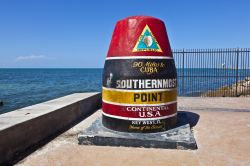 Southernmost Point, Key West - Indicato con un caratteristico monumento posizionato all'angolo fra Whitehead e South Street, Southernmost Point è a tutti gli effetti il punto più ...