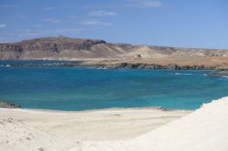 Una bella spiaggia a Boa Vista, isole di Capo Verde. Quest'isola, assieme a quella di Sal, specie nella sua parte sud, è considerata la migliore per chi vuole fare una vacanza di ...