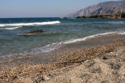 Spiaggia mista con sabbia e ciottoli sulle Isole ...