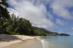 Spiaggia a Beau Vallon, sulle isole Seychelles - © ECOSTOCK / Shutterstock.com
