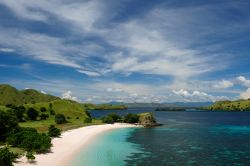 Spiaggia bianca a Flores,  Indonesia dell'est - © Rafal Cichawa / Shutterstock.com