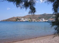 Spiaggia a Patmos (Dodecaneso), siamo nel Mar Egeo in Grecia - © Olga Lipatova/ Shutterstock.com