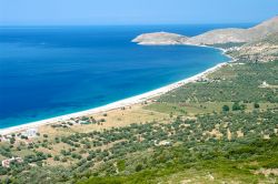 La spiaggia di Borshi, sulla costa sud dell'Albania  - © ollirg / Shutterstock.com