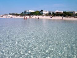 Spiaggia delle Dune a Porto Cesareo, il bianco arenile compreso tra Torre Chianca e Scalo di Furno