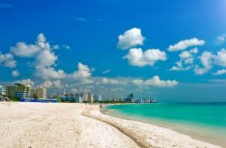 Spiaggia deserta, Miami Beach: le spiagge di Miami Beach sono talmente grandi che è possibile ritagliarsi il proprio spazio di tranquillità anche in questa che è una delle ...