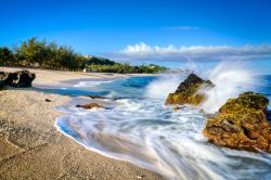 La Réunion, Francia: la spiaggia di Boucan Canot è lungo la costa occidentale dell'isola e appartiene al comune di Saint-Paul e all'area turistica di Saint-Gilles les Bains. ...