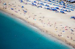 La grande spiaggia di Cleopatra, famosa per le ...