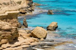 La bella spiaggia di Agiba a Marsa Matruh Egitto, Mar mediterraneo. E' un odei luoghi migliori per lo snorkeling nella costa settentrionale dell'Egitto - © TWaltraud Oe / Shutterstock.com ...