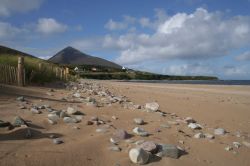Scorcio della spiaggia di Dugort, Achill Island - Nella parte nord dell'isola sorge il pittoresco villaggio di Dugort famoso, fra l'altro, per aver ospitato il primo hotel costruito ...