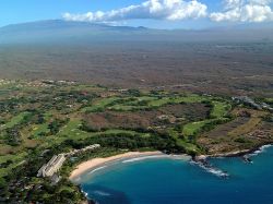La Spiaggia di Mauna Kea, sull'Isola di Hawaii, è tra le più belle dell'arcipelago, situata lungo la Kohala Coast. Ospita un grande resort di lusso, il Mauna Kea Beach ...