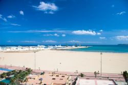 La Spiaggia di Tangeri in Marocco. Questa importante città portuale, vanta una popolazione di circa 670 mila abitanti. e si trova all'apice settentrionale dei due litorali marocchini, ...