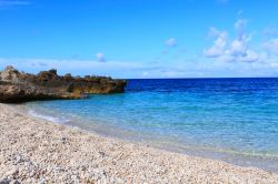 Spiaggia e mare limpido lungo la Riserva dello Zingaro in Sicilia - © Marco Cannizzaro / Shutterstock.com