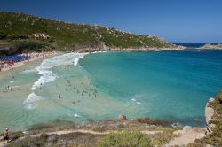 Rena Bianca a Santa Teresa di Gallura, Sardegna  - Dal 1987 questo tratto di arenile del comune di Santa Teresa di Gallura riceve la bandiera blu d'Europa per la qualità delle ...