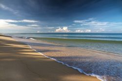 Spiaggia sabbiosa sull'isola di Phu Quoc nei pressi di Duong Dong: siamo nel Vietnam - © Frank Fischbach / Shutterstock.com