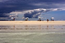 Una spiaggia turistica a Nosy Be che non sembra ...