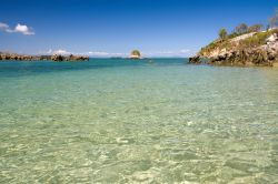 Splendida laguna interna al reef di Nosy Be, in Madagascar - © Pierre-Yves Babelon / Shutterstock.com