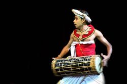 Sri Lanka: un musicista si esibisce per i turisti -  Foto di Giulio Badini