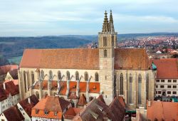 St Jakob Kirche, Rothenburg ob der Tauber - Fra gli edifici religiosi di Rothenburg si innalza la St Jacob kirche, la chiesa di San Giacomo, caratterizzata da un esterno con due alti campanili ...