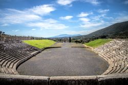 Lo stadio greco di Messini, Peloponneso - A testimonianza dell'antica città di Messini rimangono i resti del teatro di età ellenistica, dello stadio, del tempio dedicato a ...