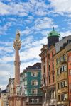 La statua di Nostra Signora svetta su di una colonna nel centro storico di  Innsbruck, la cosiddetta Altstadt centro storico  - © Tatiana Popova / Shutterstock.com