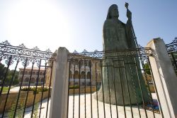 Una statua a Nicosia, la storica capitale dell'isola di Cipro - © Antonis Anastasiades / Shutterstock.com