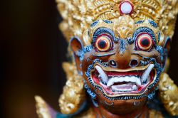 Statua di una divinità, dentro ad un tempio balinese di Bali, l'isola dell'Indonesia - © BlueOrange Studio / Shutterstock.com