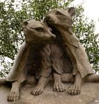 Statue di animali, presso l'animal wall del Castello di Cardiff, in Galles - © Andy Poole / Shutterstock.com