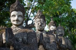 Alcune statue buddhiste a Nong Khai in Thailandia  - © donghero / Shutterstock.com