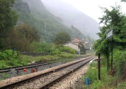 La stazione di Chambave vista dai binari, Valle d'Aosta - © Patafisik - CC BY-SA 3.0 - Wikipedia