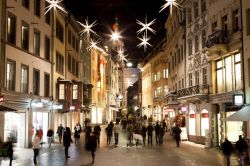 La "città delle stelle" (Sternenstadt), le luci lungo le vie di San Gallo durante il periodo di Natale