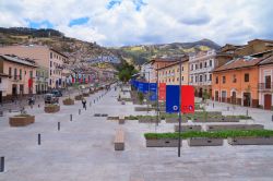 Il centro storico della città coloniale di Quito, capitale dell'Ecuador, Patrimonio dell'Umanità dell'UNESCO dal 1978. Posizionata ad alta quota lungo le Ande, accarezzata ...
