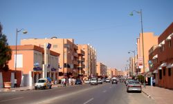 Strada del centro di  Laayoune, la più ...