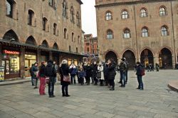 Succede solo a Bologna: tour con accompagnatore e servizio persone audiolese, Emilia Romagna. Grazie a questo interessante progetto promosso dall'associazione bolgonese è possibile ...