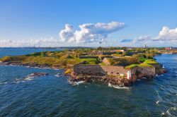 Suomenlinna la fortezza nella baia di Helsinki in Finlandia - © Oleksiy Mark / Shutterstock.com