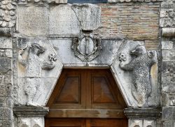 Un particolare del Castello Orsini-Colonna ad Avezzano - © Livioandronico2013 - CC BY-SA 4.0 - Wikimedia Commons.