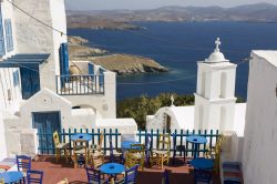 Una taverna ad Astypalaia nel Dodecaneso, Mar Egeo, Grecia  sud-orientale - © baldovina / Shutterstock.com