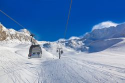Telecabine a Solden: la località sciistica possiede oltre 150 km di piste, che la rendono una delle mete preferite per le settimane bianche in Tirolo - © Tatiana Popova / Shutterstock.com ...