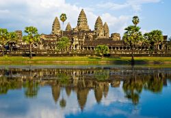 Tempio a Angkor Wat, prima del Tramonto. Siamo nella regione di Siam Reap, in Cambogia - © Luciano Mortula / Shutterstock.com