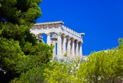 Il Tempio dorico di Afea (Aphaia), si trova sull'isola di Egina in Grecia. E' bene conservato ed è importante perchè dedicato ad Afea, una divinità sostituita da ...
