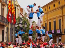 Terrassa Catalogna la tradizione dei Castells, le torri umane che vengono erette in occasione delle principali feste e sagre del paese - © Karol Kozlowski / Shutterstock.com 