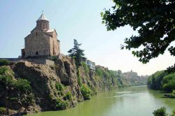 Tibilisi,  Georgia la chiesa Metekhi - Foto di Giulio Badini