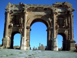 Timgad Algeria porta della citt romana - Foto di Giulio Badini