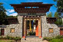 Tipica architettura ad Arco in Bhutan, lo stato dell'Asia centrale - © Chaloemphan / Shutterstock.com
