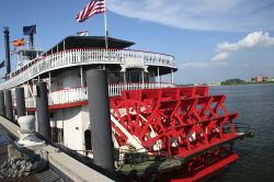 Battello a vapore sul Mississippi, Louisiana - Andare a New Orleans e non fare una crociera sul fiume Mississipi su un battello a vapore è un pò come non aver visitato la città. ...