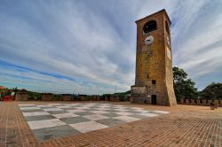 Torre dell'Orologio e Piazza della Dama (Piazza ...