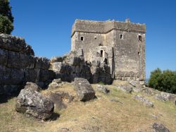 Torre di Ragios, si trova vicino alla città costiera di Igoumenitza, il terzo porto della Grecia - © ollirg / Shutterstock.com